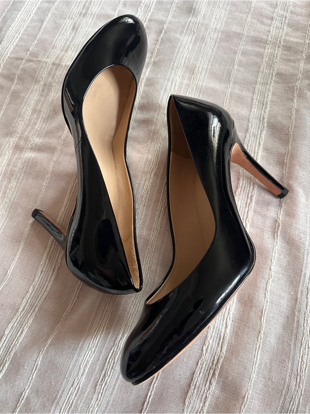 Ann Taylor Black Patent Leather Almond Toe Pumps | Size 9 EUC - Picture 4 of 8